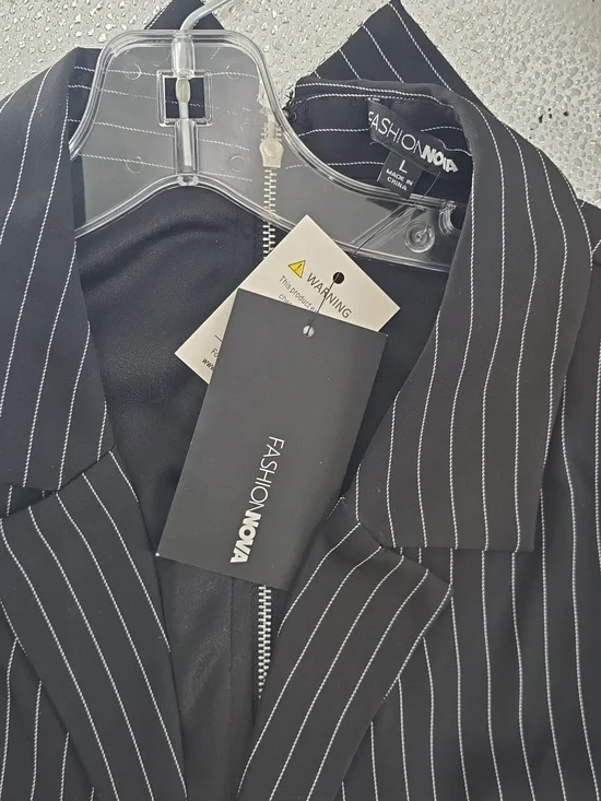 Fashion Nova Black Pinstripe Cropped Blazer with Ring Cut-Out - Picture 3 of 6
